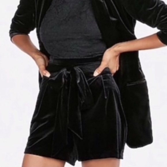 Express Womens High Rise Black Velvet Paper Bag Pleated Midi Whimsigoth Shorts 8 - Picture 1 of 8